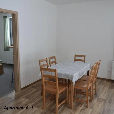 Apartamento Benatky Suchdol nad Luznici